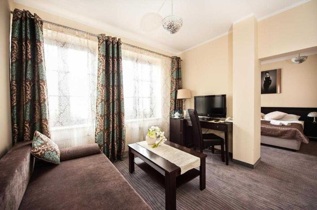 פלוק Hotel Willa Adriana מראה חיצוני תמונה